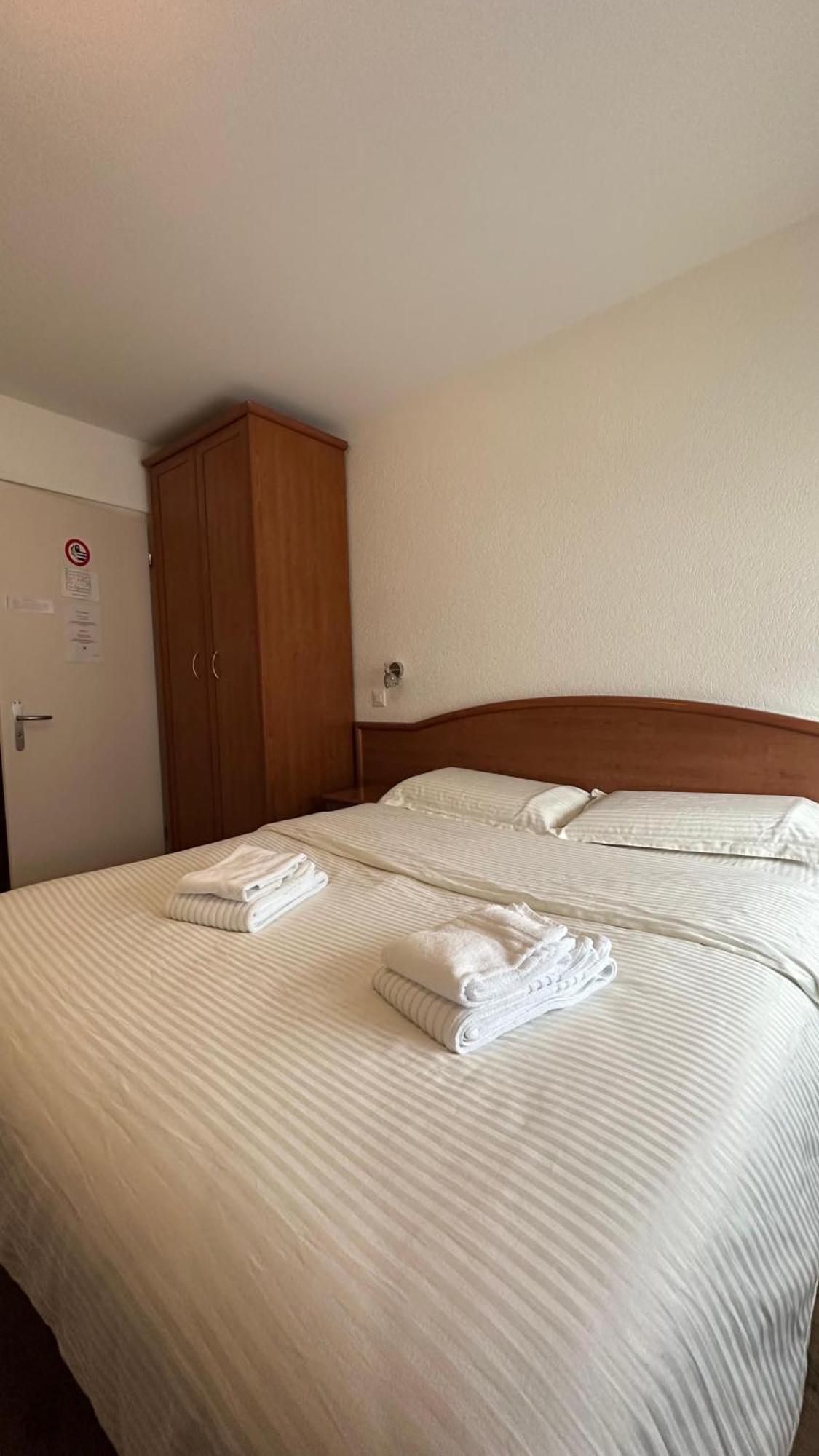 Hotel Du Quai Villeneuve Eksteriør billede